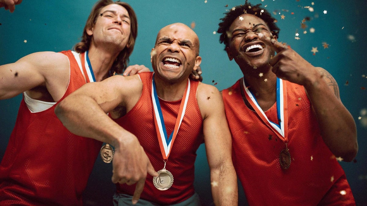 Tre spelare firar en plötslig vinst med value betting.