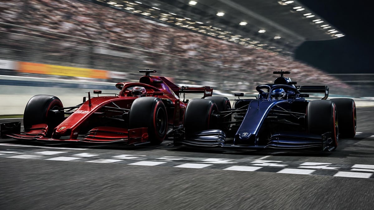 Två F1-bilar i kamp på mållinjen